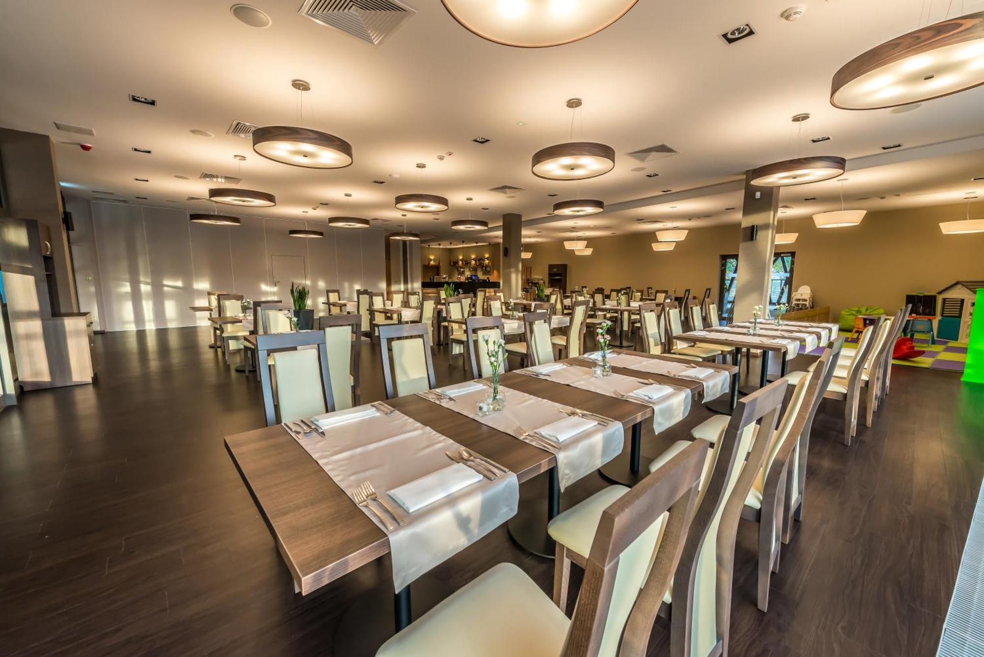 Apart Hotel 12 Жешув Экстерьер фото