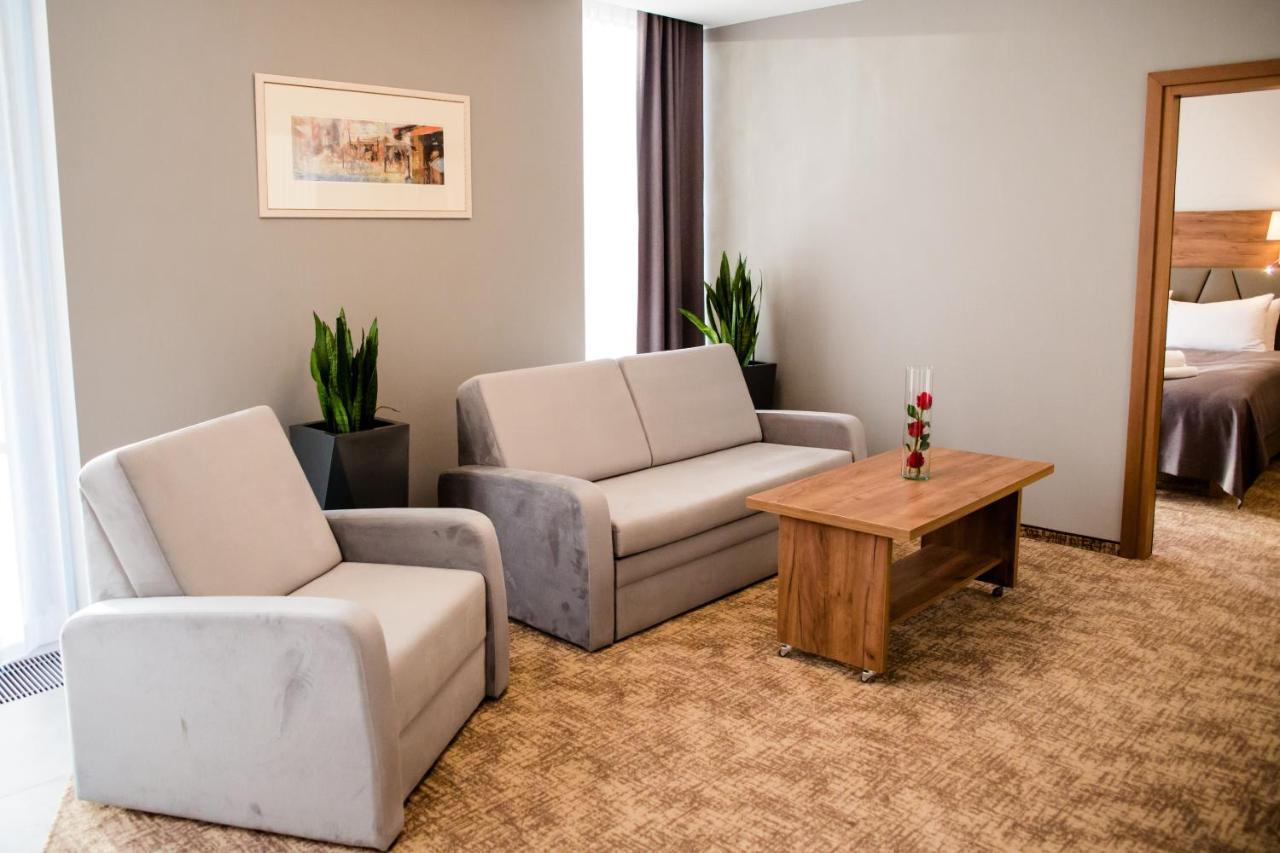 Apart Hotel 12 Жешув Экстерьер фото